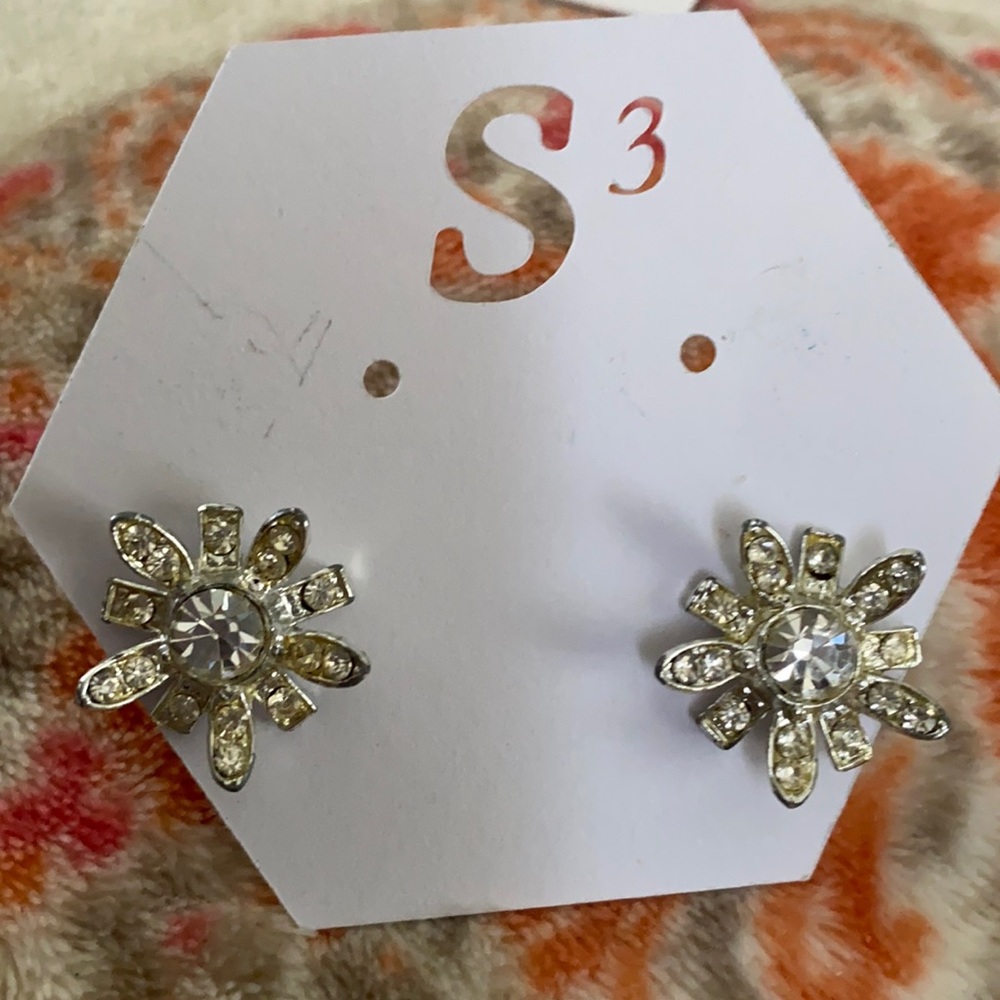Vintage Beautiful! clip earrings 👗